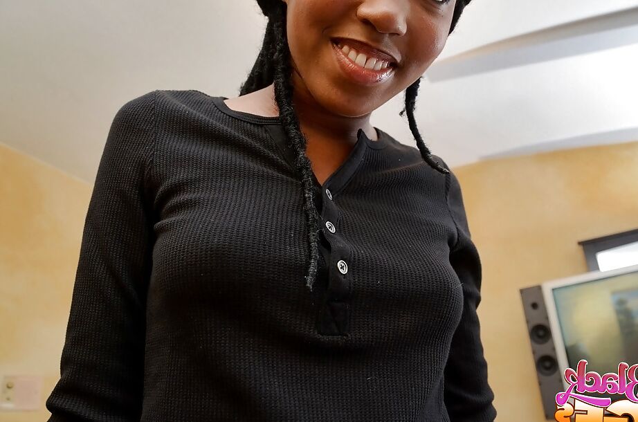12P Ebony adolescente com bunda incrível Brie Dawn lindos momentos de solo privado