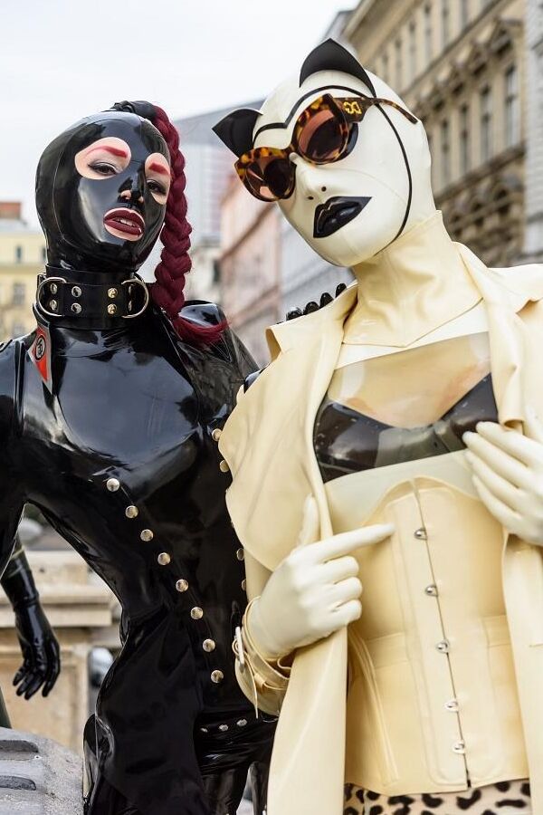 16P Images Rubber At A Stroll through Vienna