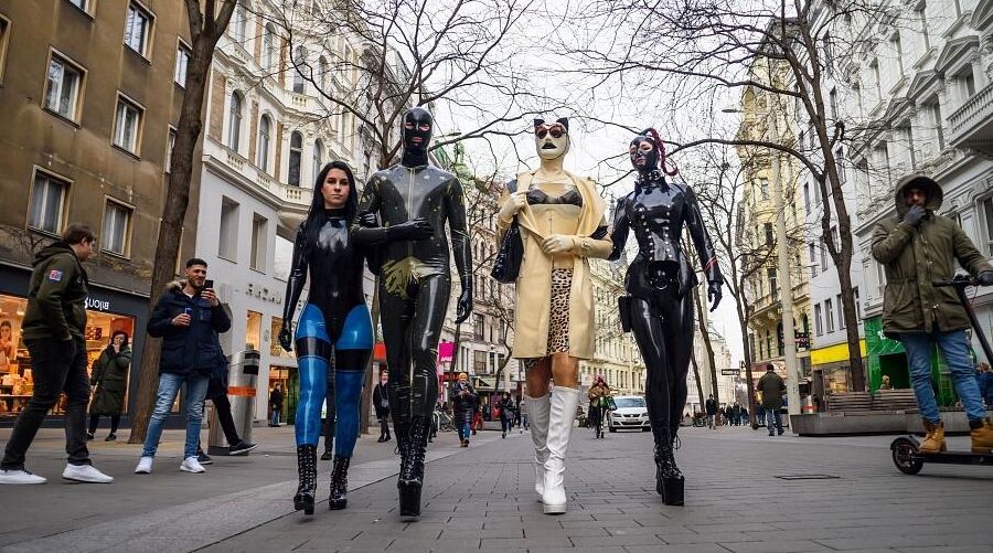 16P Images Rubber At A Stroll through Vienna