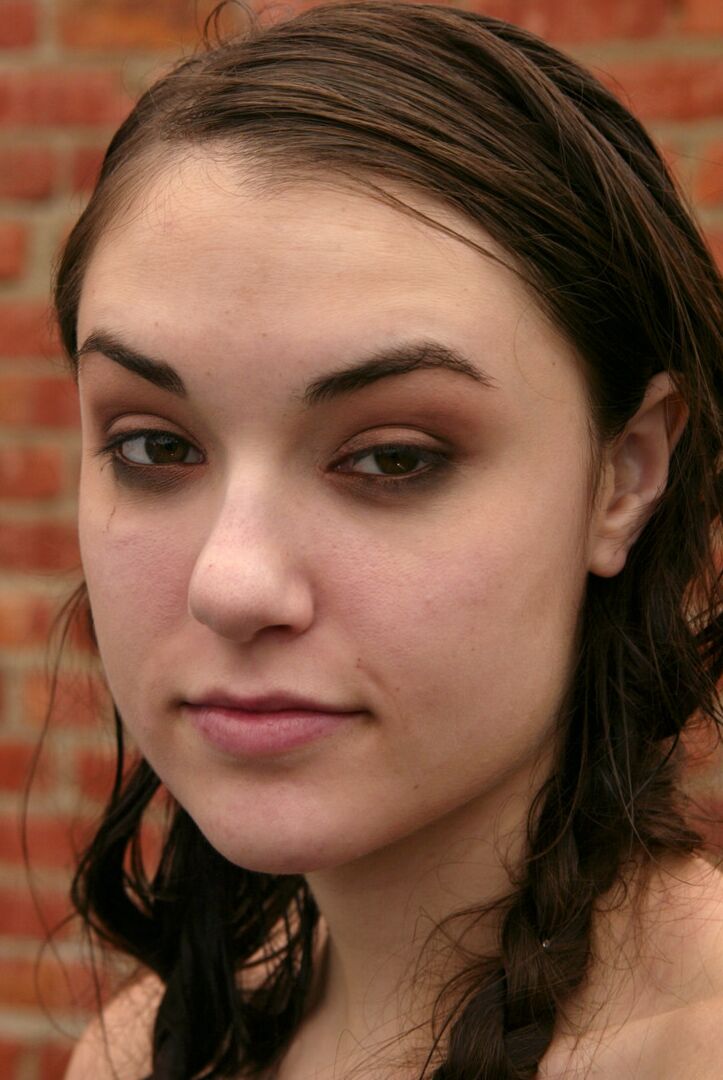 20P Submissive brunette babe Sasha Grey endures naked BDMS water play