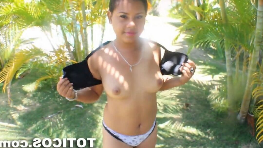 15P A linda garota dominicana Jennifer usa cabelo curto enquanto faz sexo com um cara