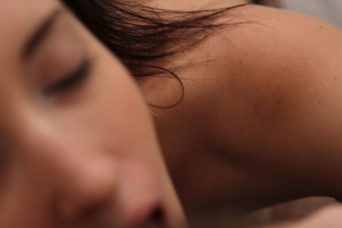 17P Intensive brünette Lesben Bobbi Starr