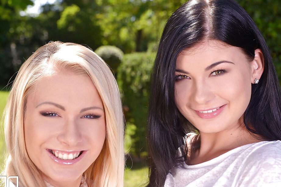 16P Las bellezas europeas pechugonas Lucy Li y Vanessa Staylon teniendo sexo lésbico al aire libre