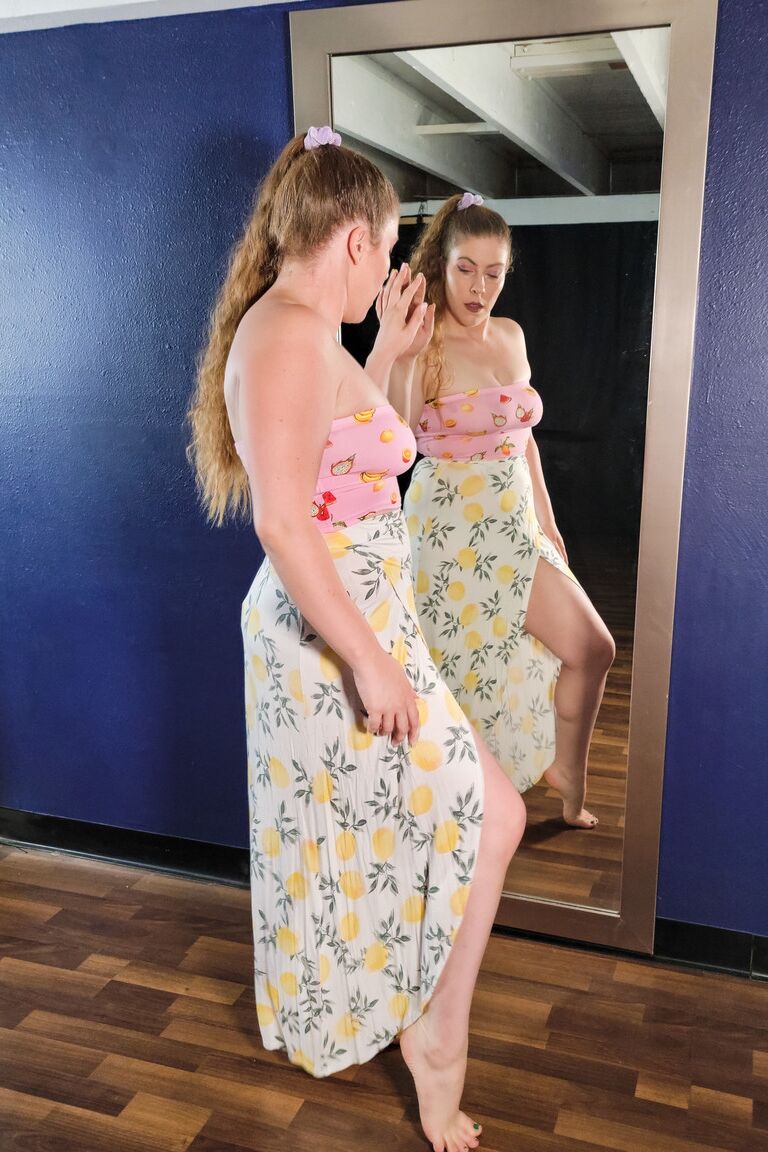 15P La gordita amateur Lana Del Lust se desnuda