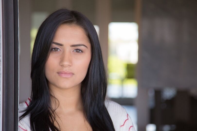 16P Das bezaubernde Teenie-Babe Giselle Mari lässt uns ihre wundervollen Brüste sehen