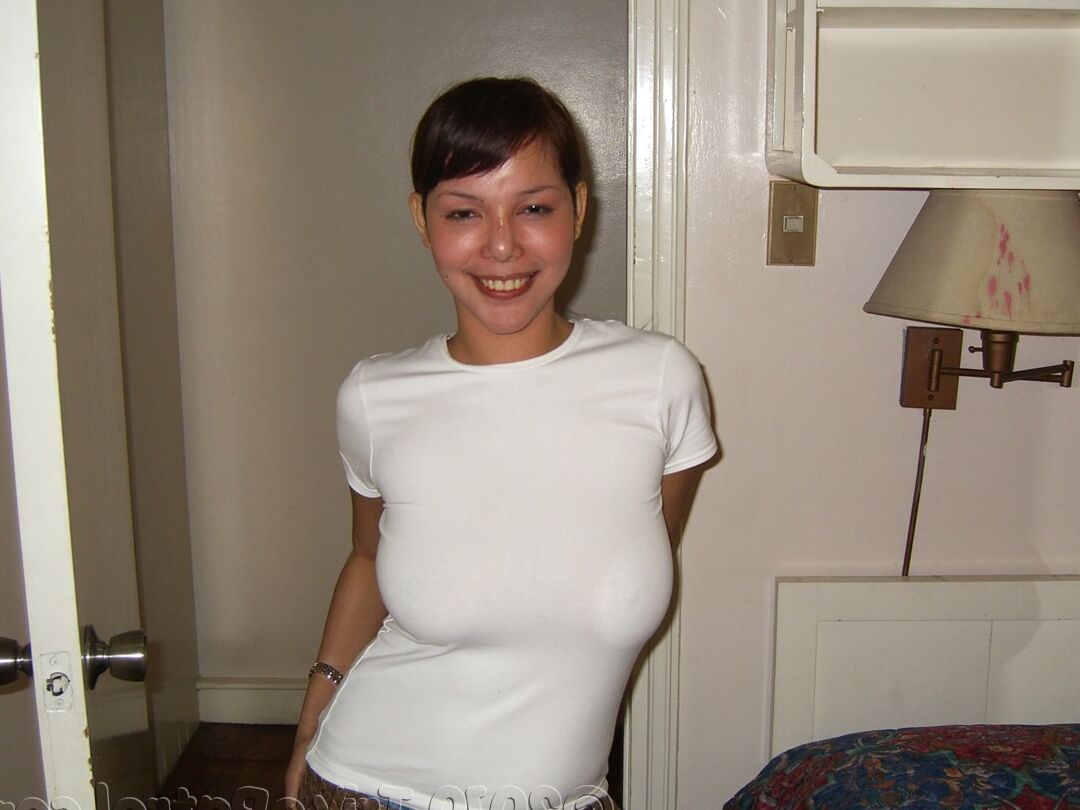 14P Garota Chubby Pinay mostra seus peitos grandes e castor pela primeira vez