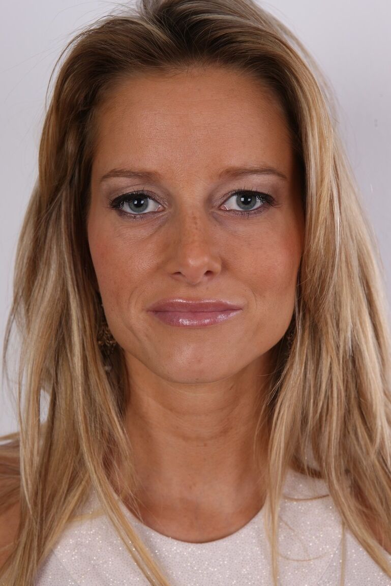 20P European first timer Marketa removes her clothing and boots to pose nude