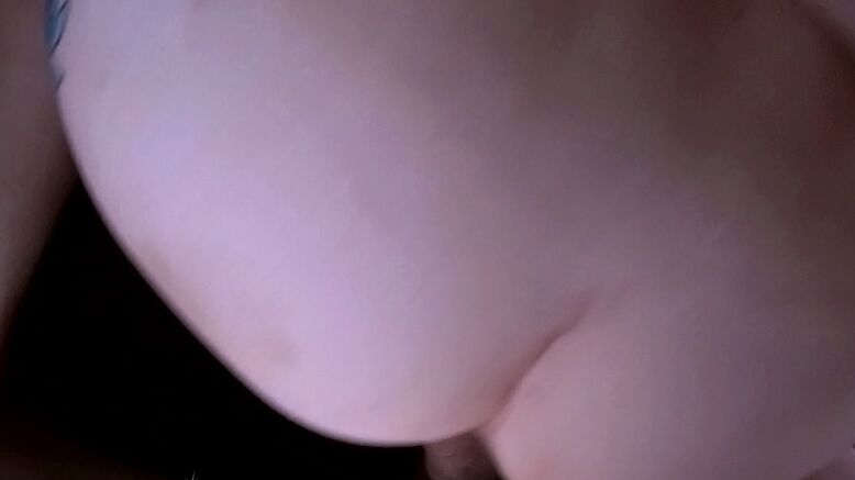 16P Fatty Alyssa Bradyn suce cette jolie bite savoureuse et avale