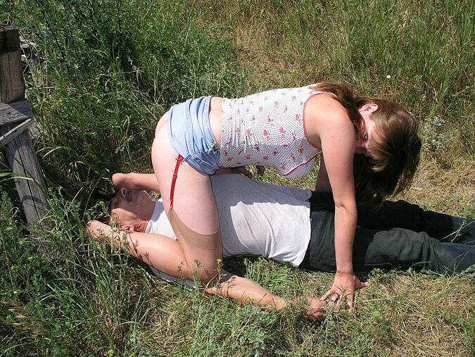 15P debajo de su cara al aire libre