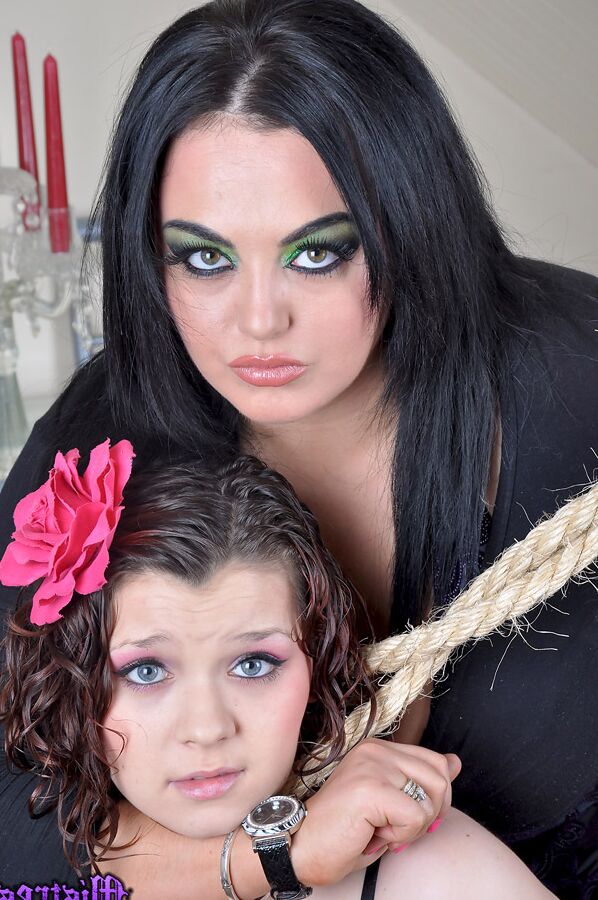 15P Overweight females participate in lesbian domination games