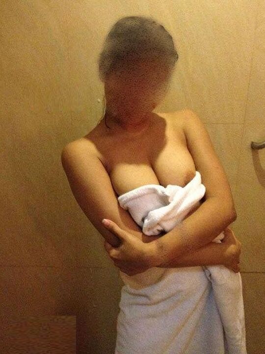 10P Linda universitaria india dando algunas poses sexys