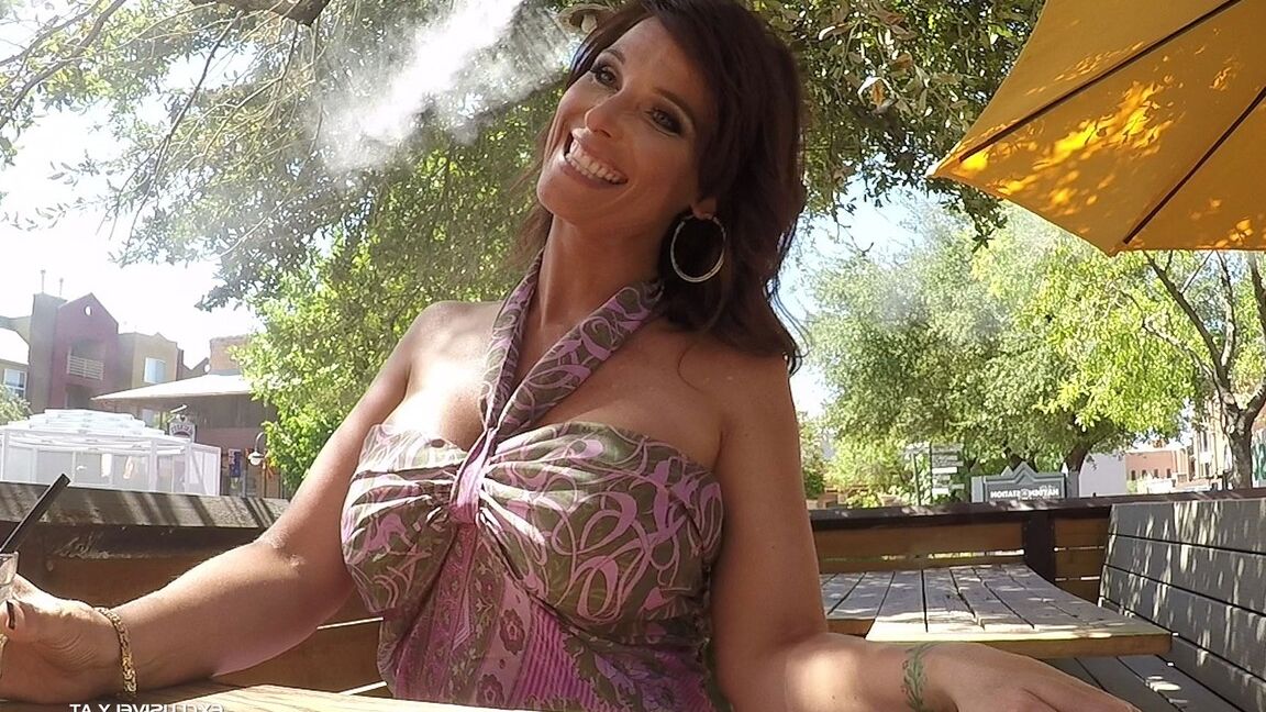 16P La sexy MILF Syren Del Mer tiene sexo en la ducha después de un gangbang