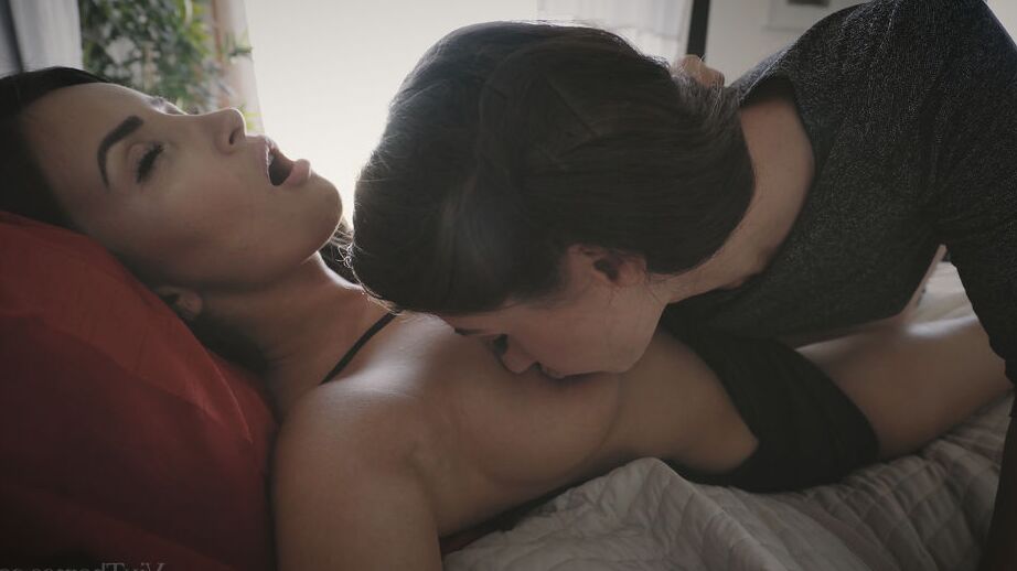 16P Aruna Aghora licks and strokes Alyssia Kents hot, wet pussy, then uses a big