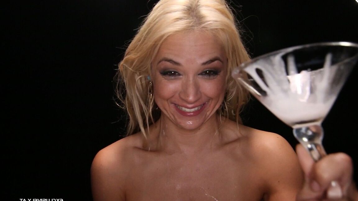 16P Die blonde Schlampe Sarah Vandella trinkt nach einem Gangbang Sperma aus einem Cocktailglas