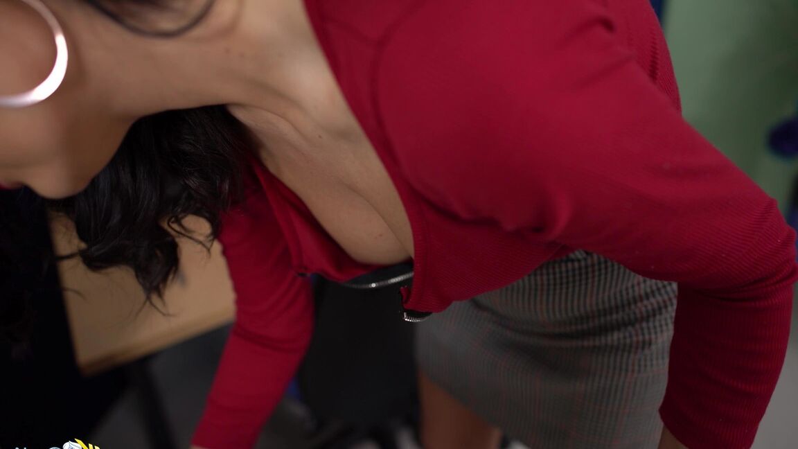21P Downblouse Jerk The Boss's Favourite