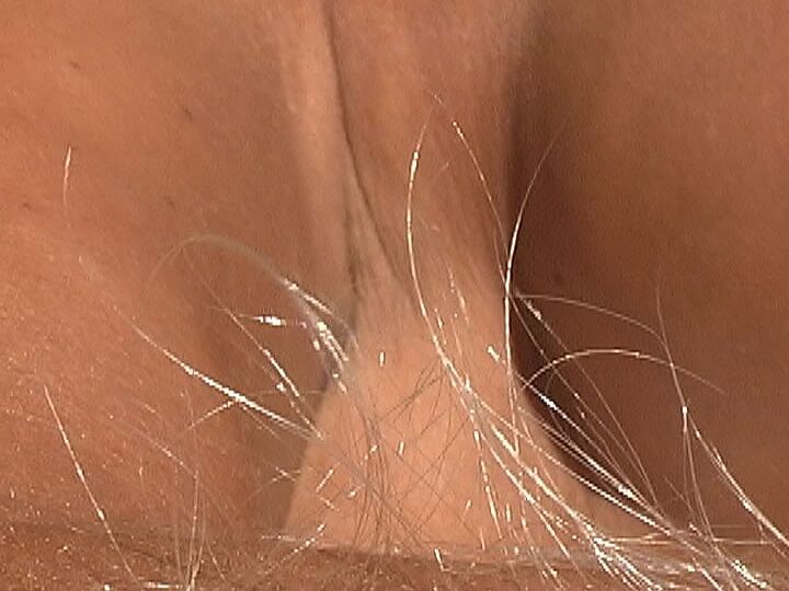 21P Beautiful tanned Lori Anderson teases with her hairy arms while sunbathing