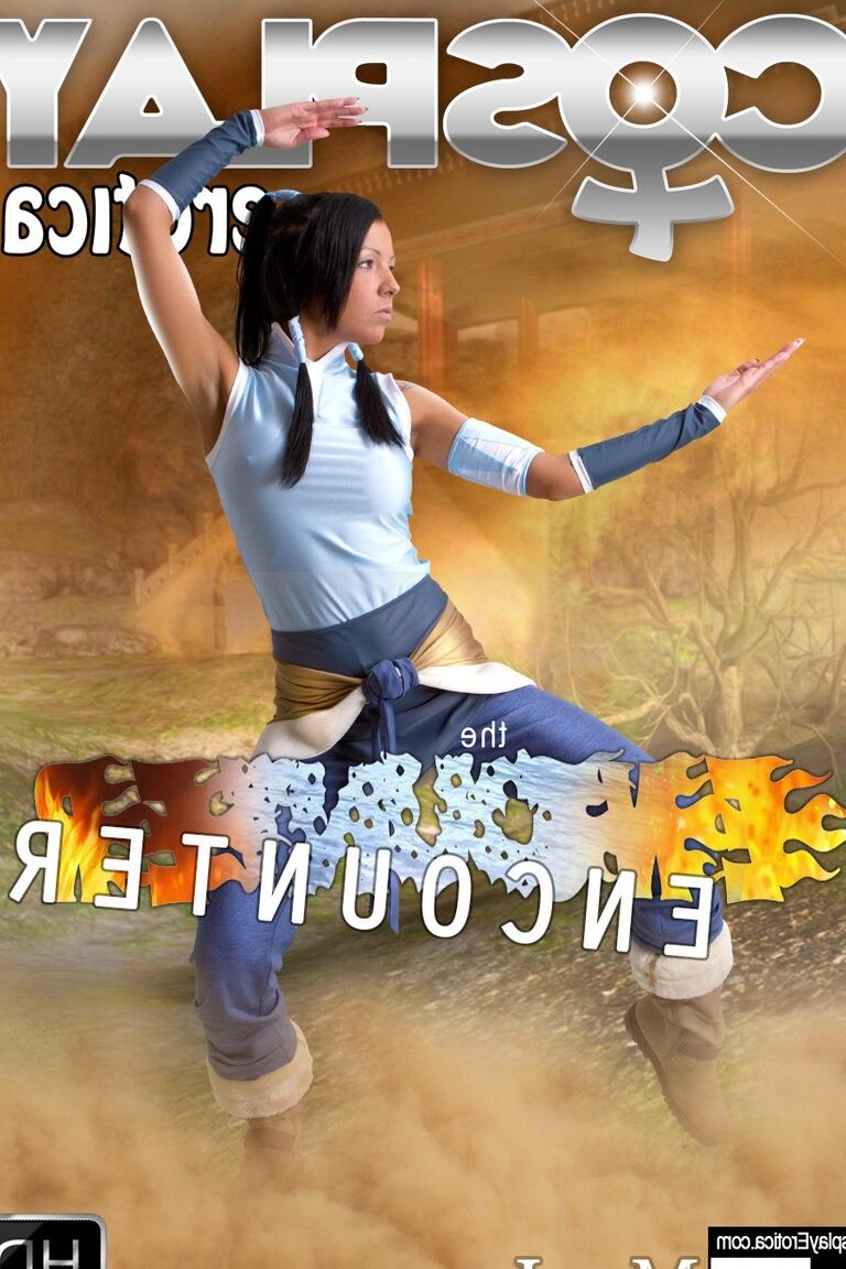 12P A garota de cabelos escuros Mea Lee trabalha seu corpo sexy quase sem roupas de cosplay