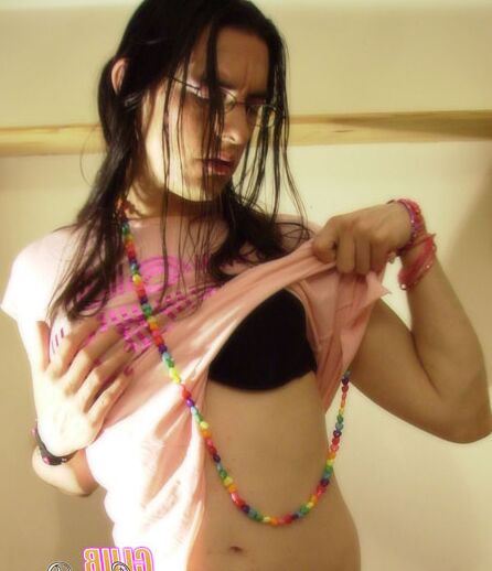 16P Essa crossdresser adora vestir suas lindas roupas rosa para a câmera