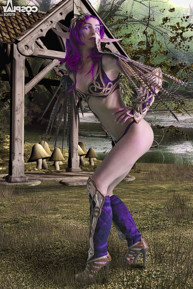 12P Chica caucásica se quita la ropa de cosplay de elfo de la noche