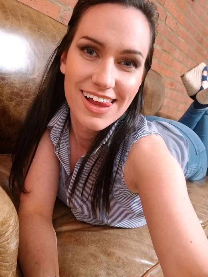 21P 3 vías porno Cherry X, Cloe Sweetheart