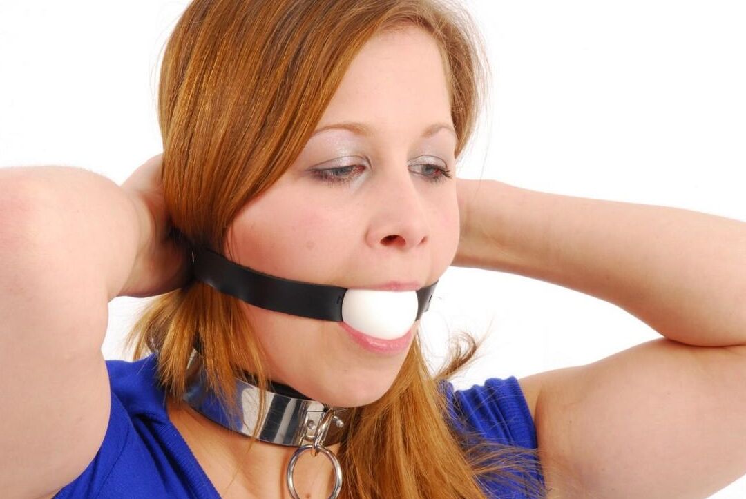 16P Gag Girls GG01 Ким с кляпом во рту и в ошейнике