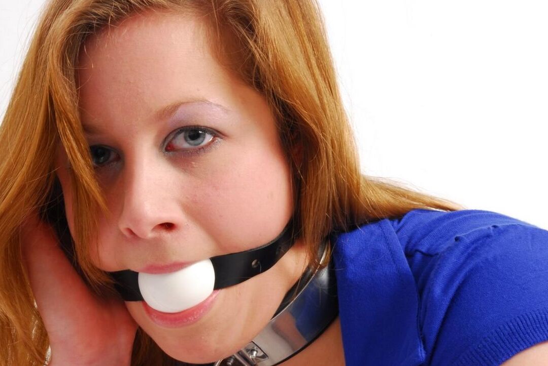 16P Gag Girls GG01 Ким с кляпом во рту и в ошейнике