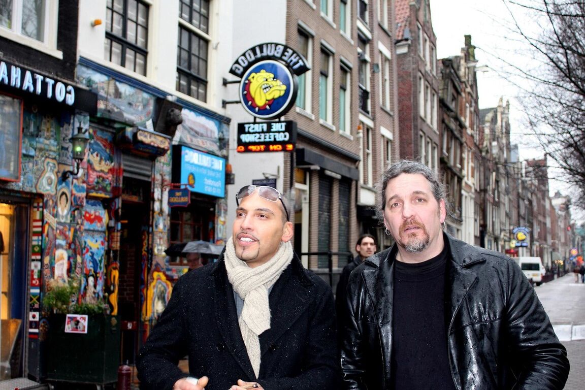 15P Visitors to the Red Light District find companionship with working girls