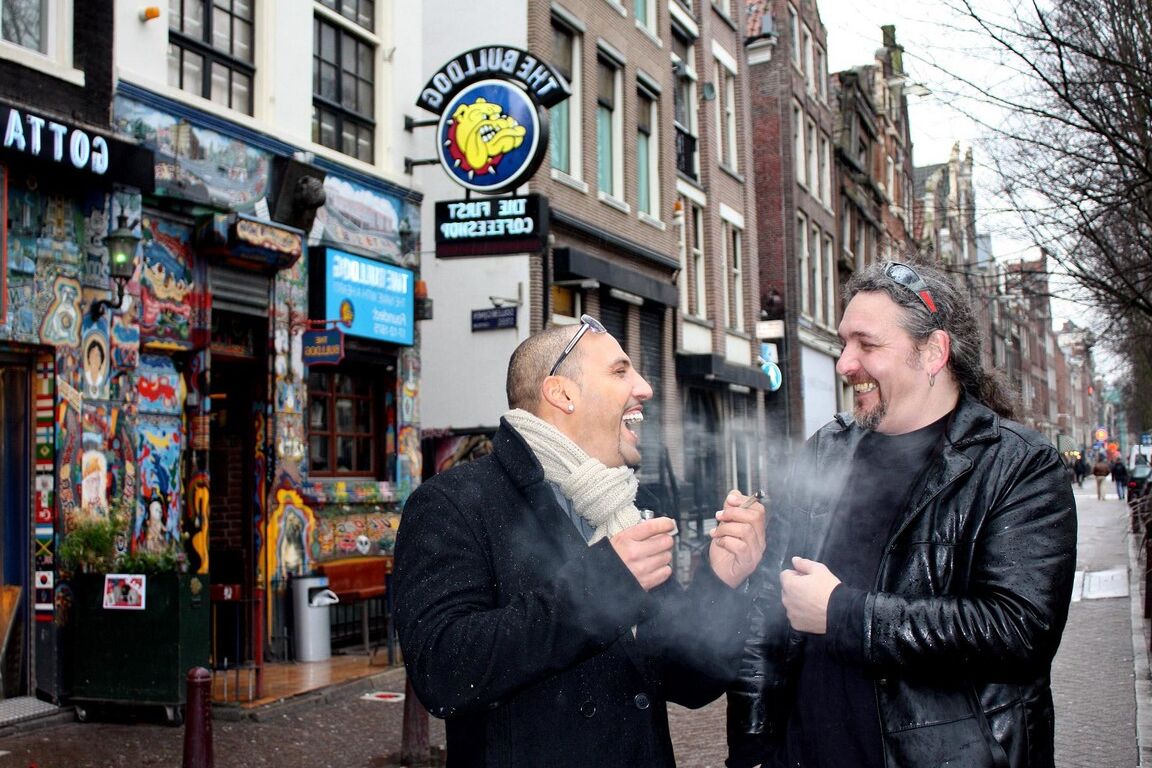15P Visitors to the Red Light District find companionship with working girls