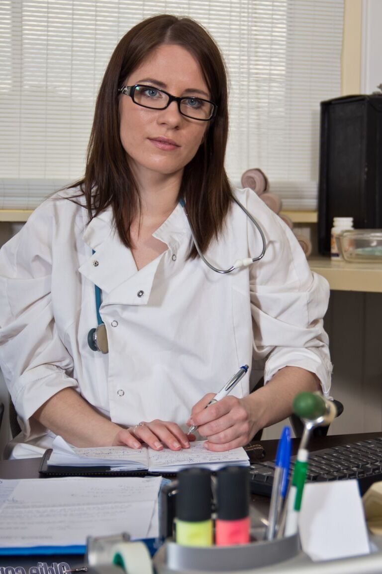 21P Nerdy brunette doctor Jessica Rox seduces an old patient and rides his dong