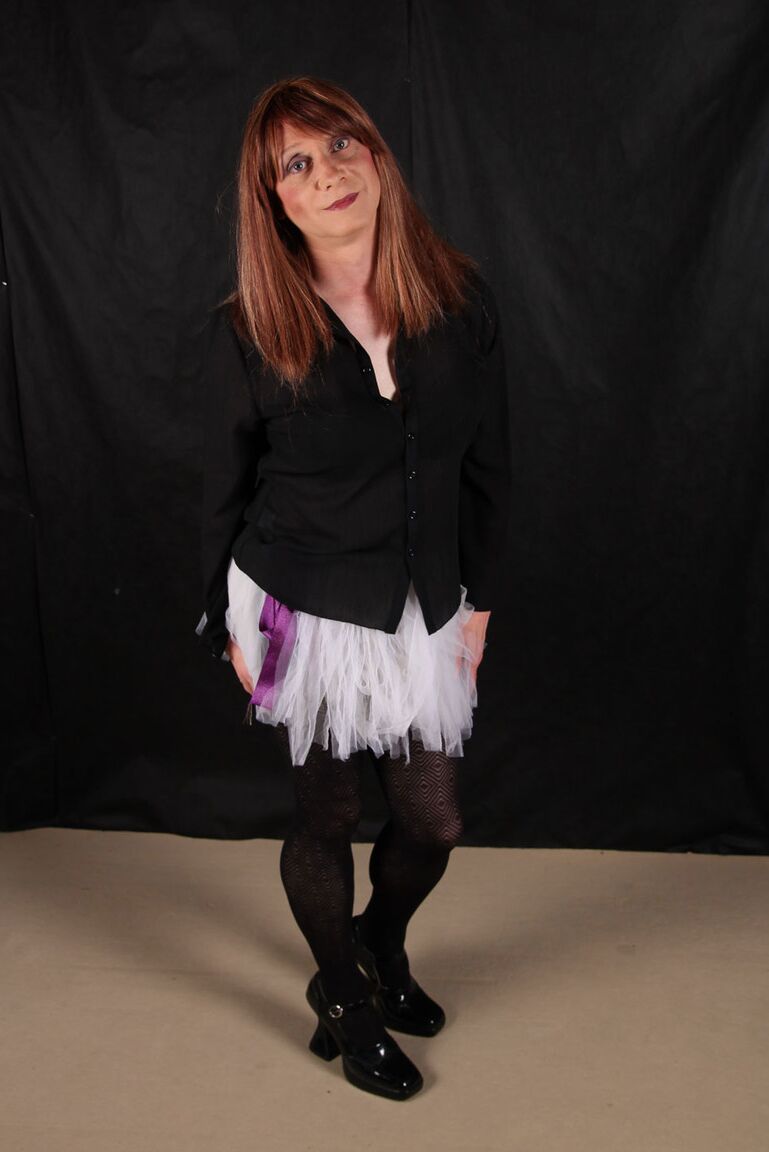 15P Lucimay liebt ihr Ballettkleid, aber ein bisschen BDSM liebt sie noch mehr
