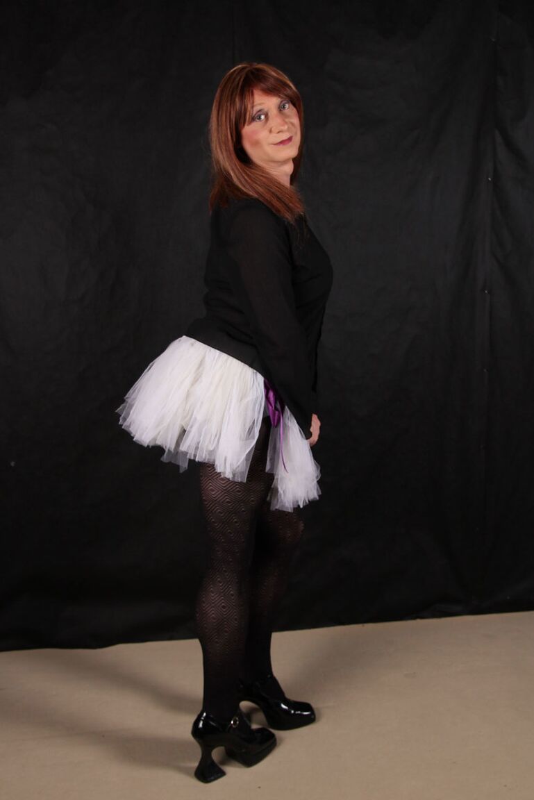 15P Lucimay liebt ihr Ballettkleid, aber ein bisschen BDSM liebt sie noch mehr