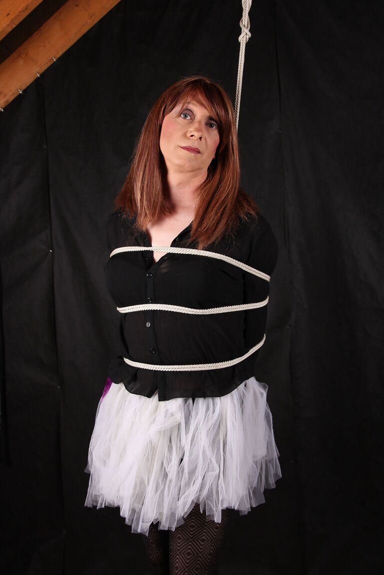 15P Lucimay liebt ihr Ballettkleid, aber ein bisschen BDSM liebt sie noch mehr