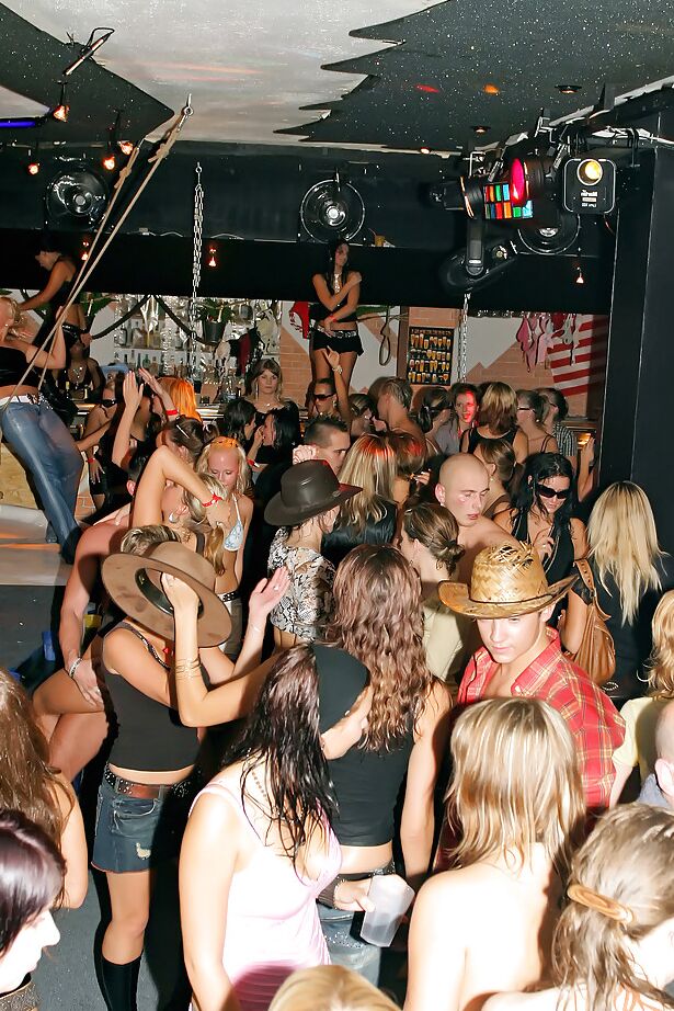 16P Cock starving lassies getting down with well-hung guys at the party