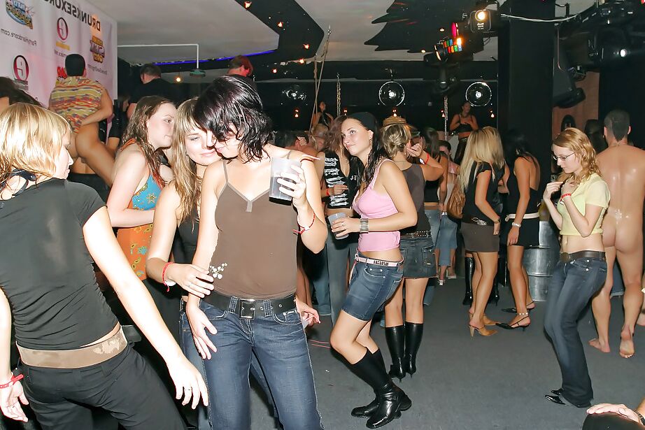 16P Cock starving lassies getting down with well-hung guys at the party