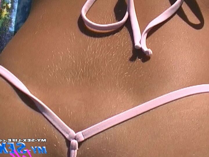 21P サングラスをかけた毛深い美女がメコスジでからかう