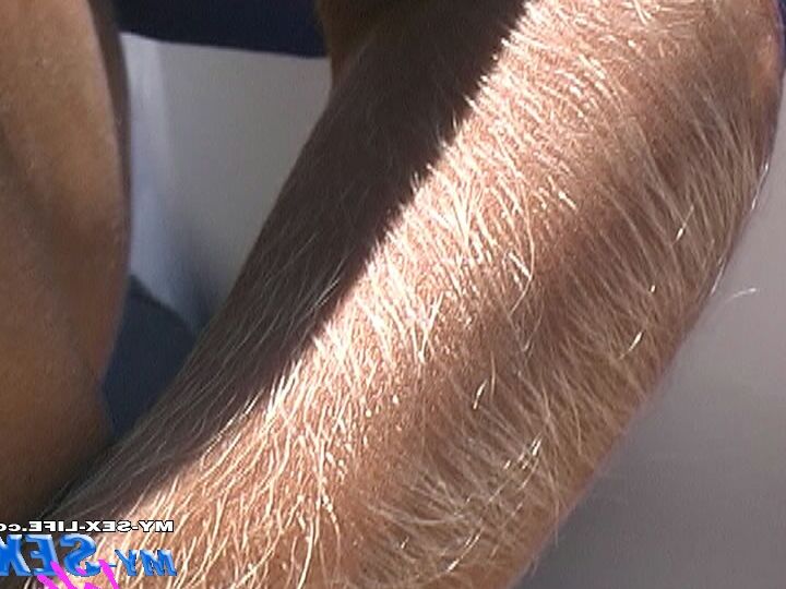 21P サングラスをかけた毛深い美女がメコスジでからかう