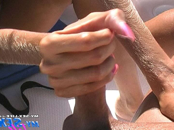 21P サングラスをかけた毛深い美女がメコスジでからかう