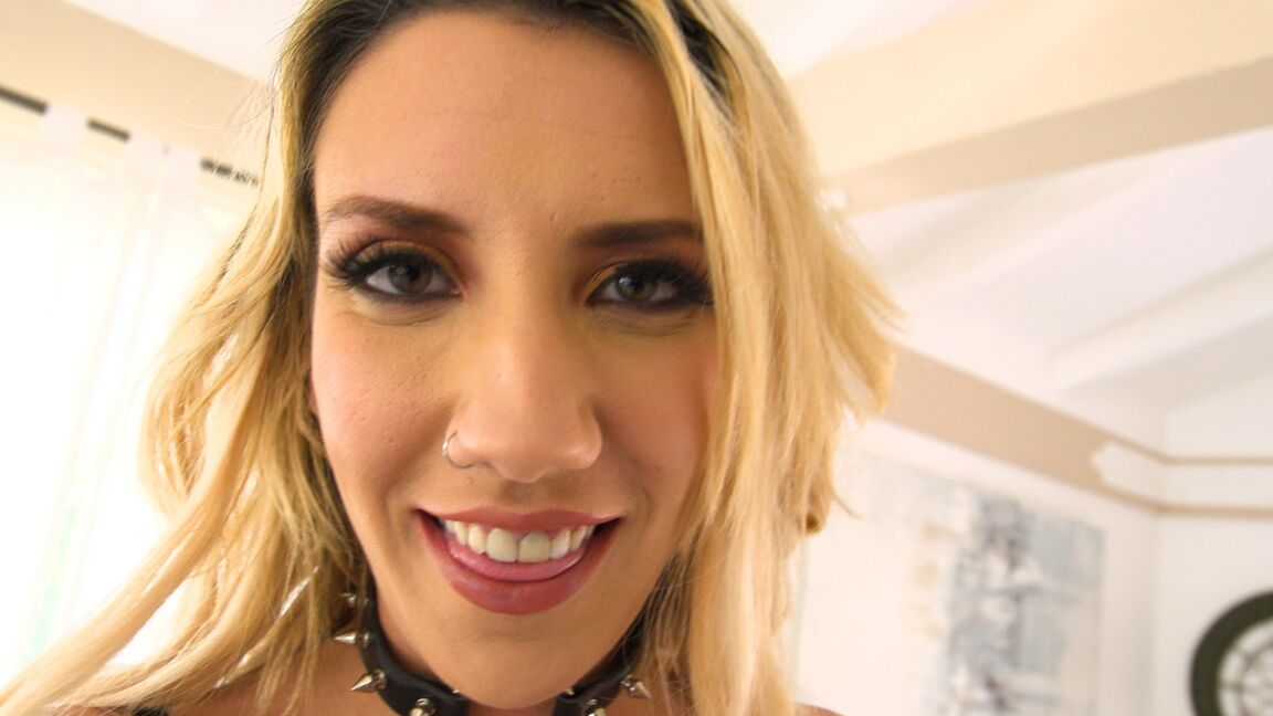 15P La MILF blonde Sophia Grace se livre au sexe hardcore en POV