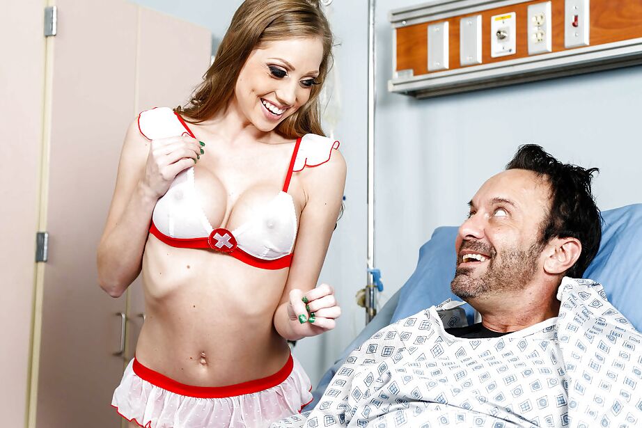 16P Médica loira rechonchuda Shawna Lenee pegando pau grande doggystyle no hospital