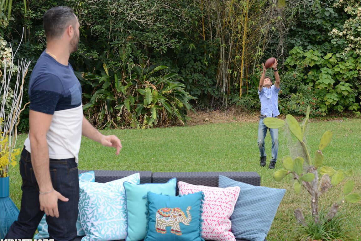 21P MILF de seios grandes Lexi Luna tem seu pedaço comido e desossado perfeitamente