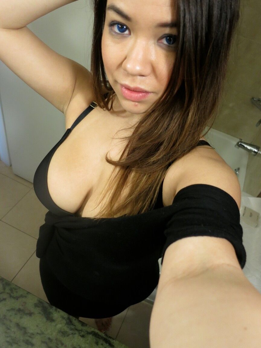 18P Charmante Amateurin Audrina Grace befreit natürliche Titten für einen heißen BJ mit Cumshot