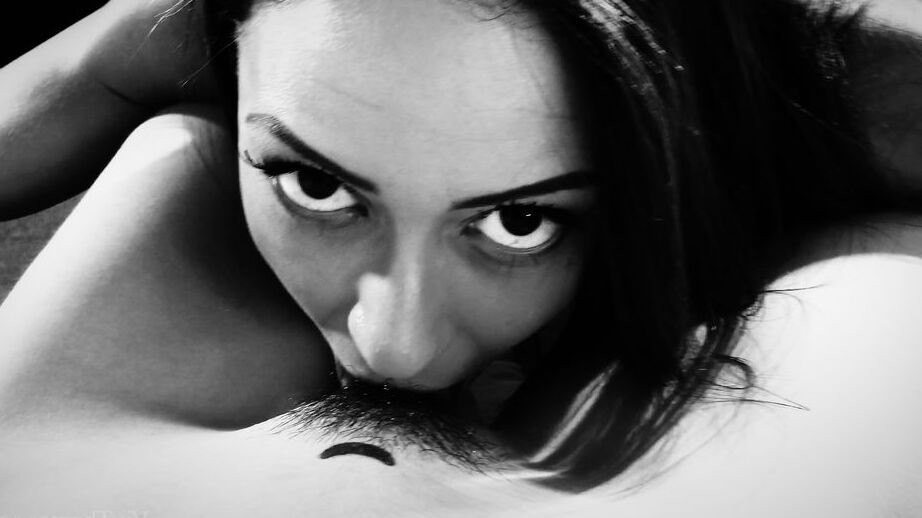 16P Une lesbienne chaude réveille son partenaire pour un léchage de chatte matinal et une baise
