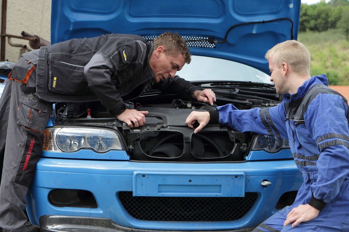 21P European amateur Susan Ayn gives a blowjob before a 3some with car mechanics