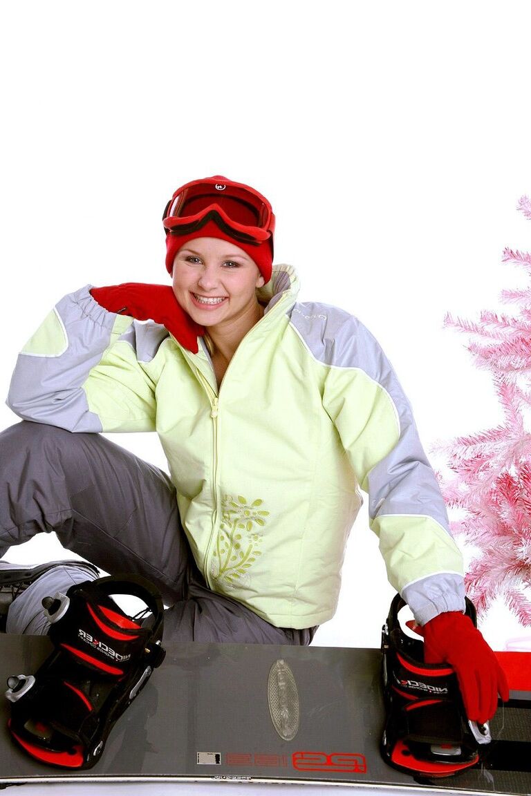 21P Teenager-Snowboarderin Lucie A zieht sich aus und zeigt ihren tollen natürlichen Körper