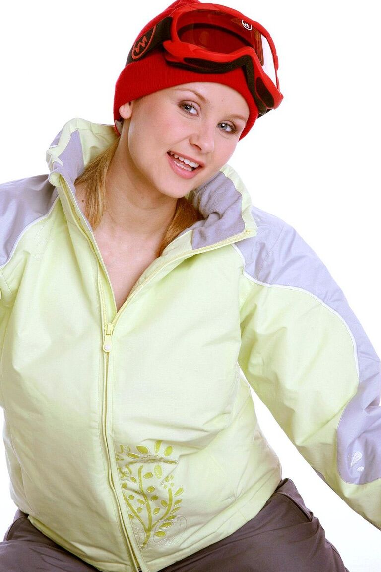 21P Teenager-Snowboarderin Lucie A zieht sich aus und zeigt ihren tollen natürlichen Körper