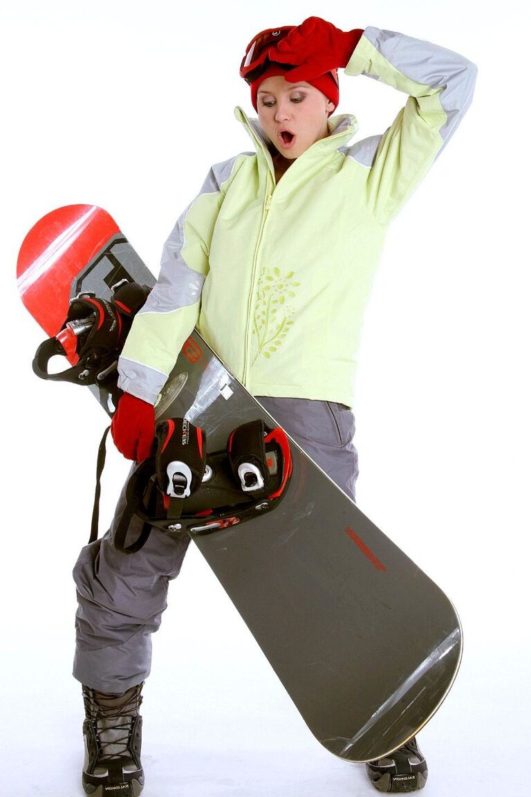 21P Teenager-Snowboarderin Lucie A zieht sich aus und zeigt ihren tollen natürlichen Körper