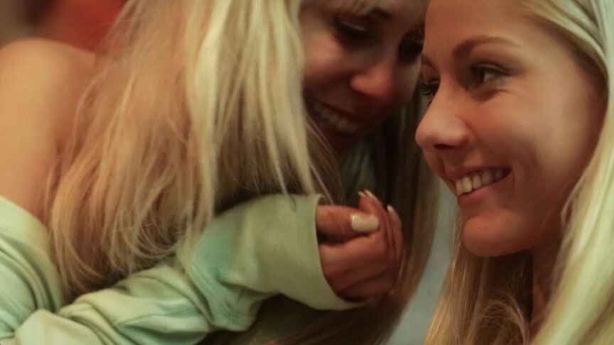 12P Tw hot blondes Grace and Carla sneaks out of the room and enjoys an exciting