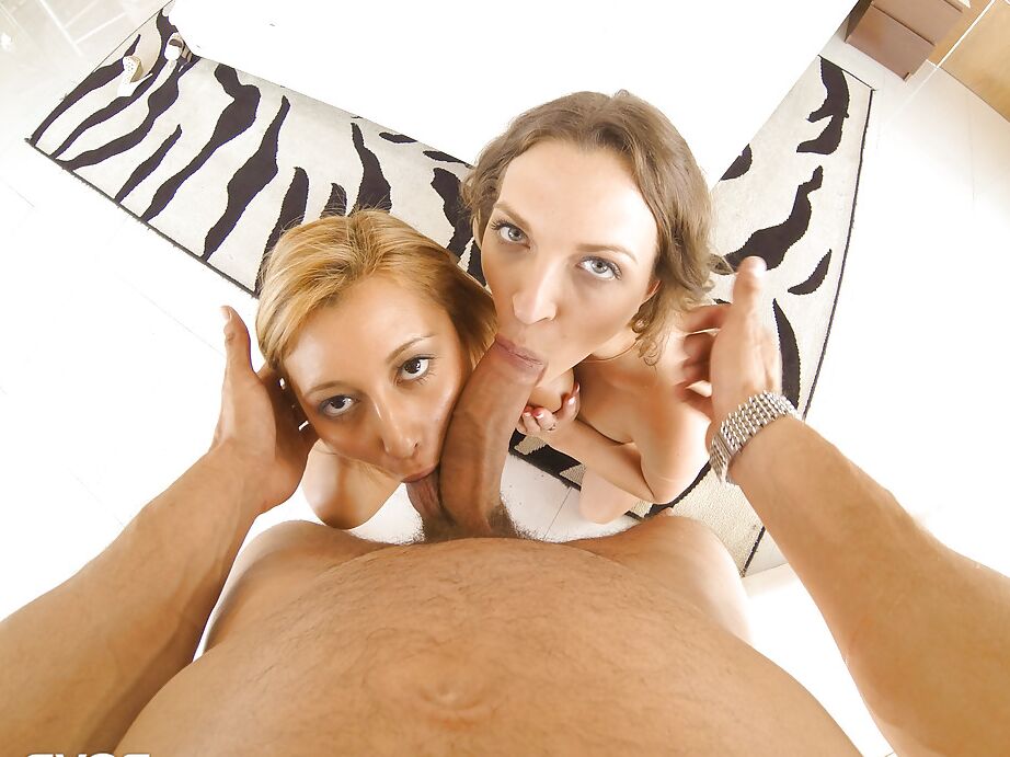 16P Marina Angel und Lily Love geben einen Blowjob und teilen sich einen Cumshot