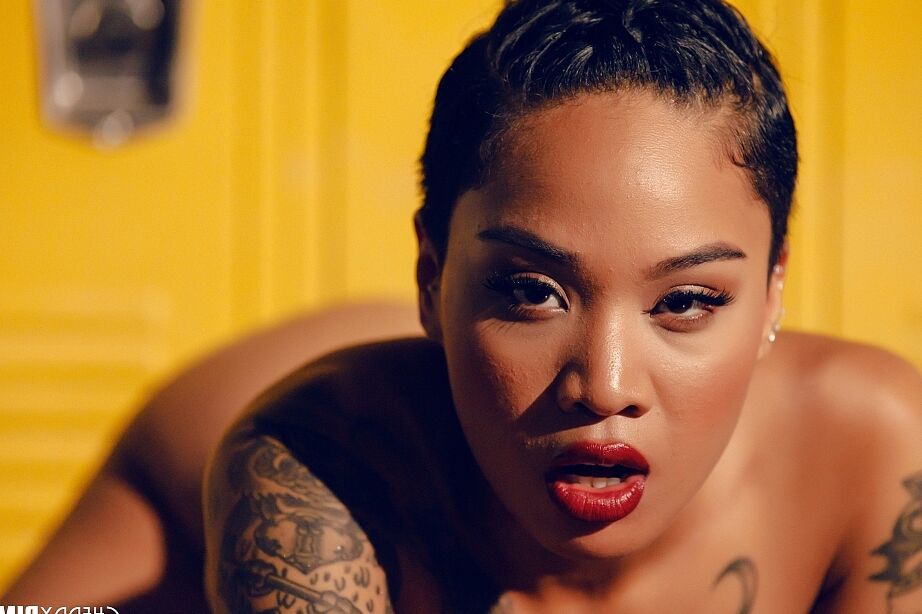 21P Breathtaking ebony Honey Gold strips for locker-room closeups of her fine muff