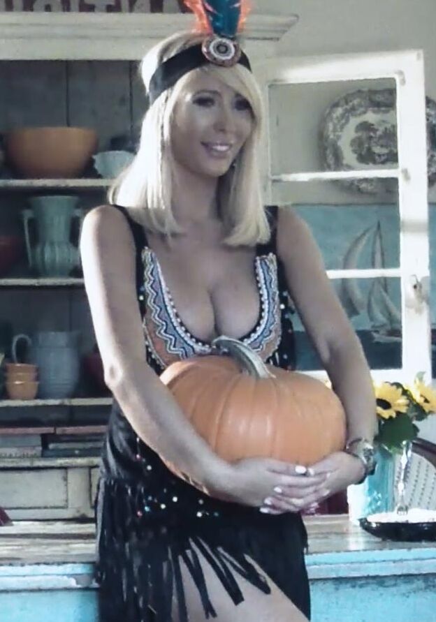 21P Blonde babe Tasha Reign shows her ass & tits on web cam on a Halloween night